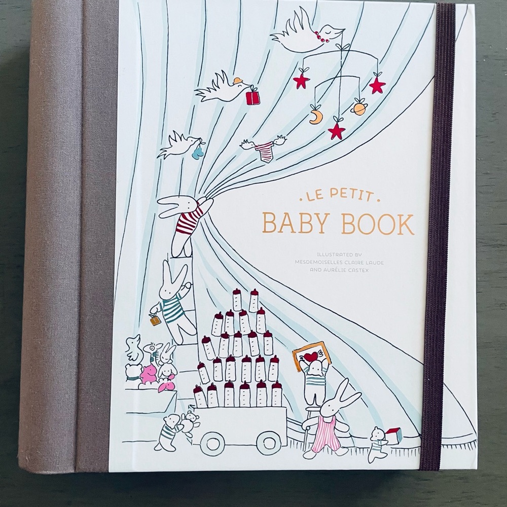 Le Petit Baby Book - great price!